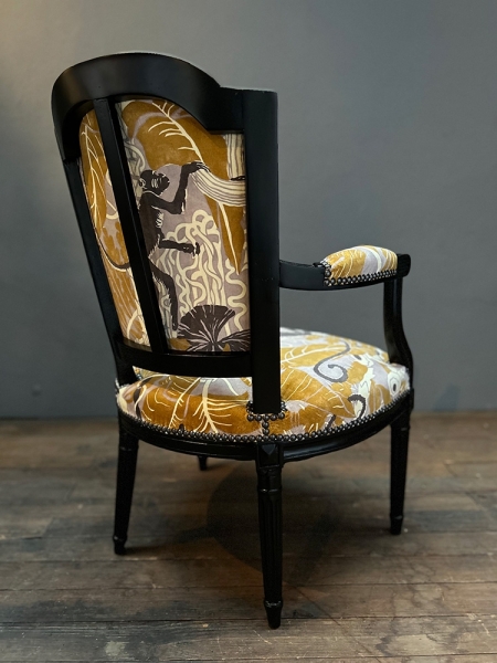 Restauration d'une paire de fauteuils de style Louis XVI en velours de coton Misia